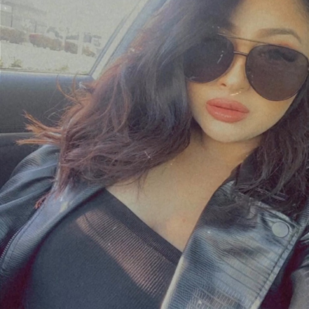 Meet your Posher, Vivian